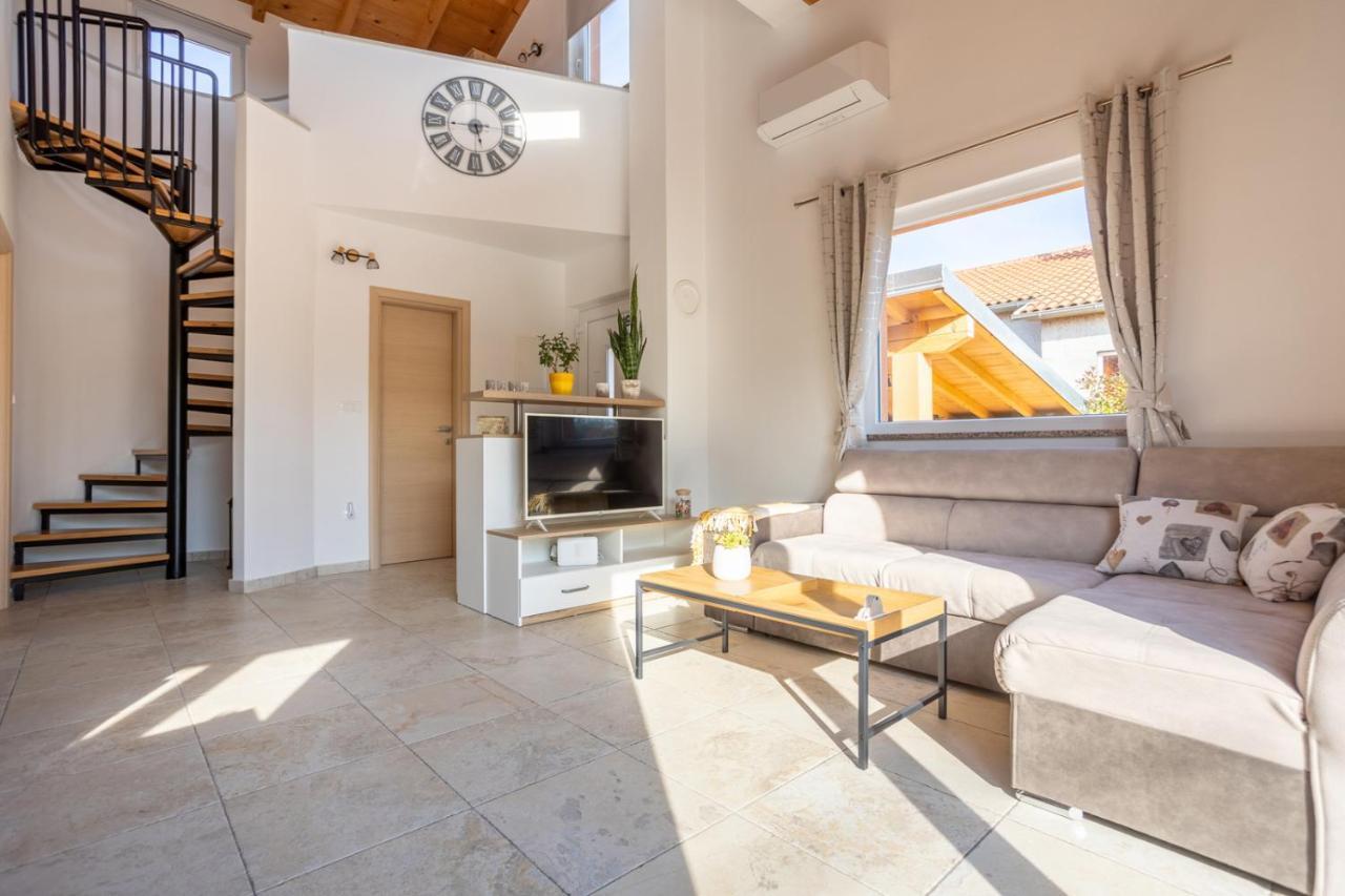Nenadici  Holiday House Toici מראה חיצוני תמונה